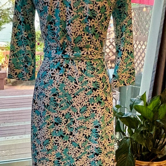 Diane Von Furtstenberg wrap around dress - Picture 2 of 2